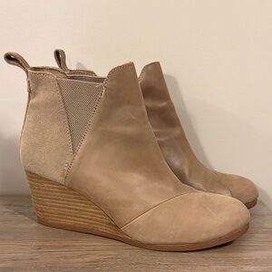 Women's Tom’s Tan Wedge Ankle Boots 9